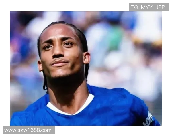 若昂内维斯:从青涩小将到足球场上的璀璨明星之路